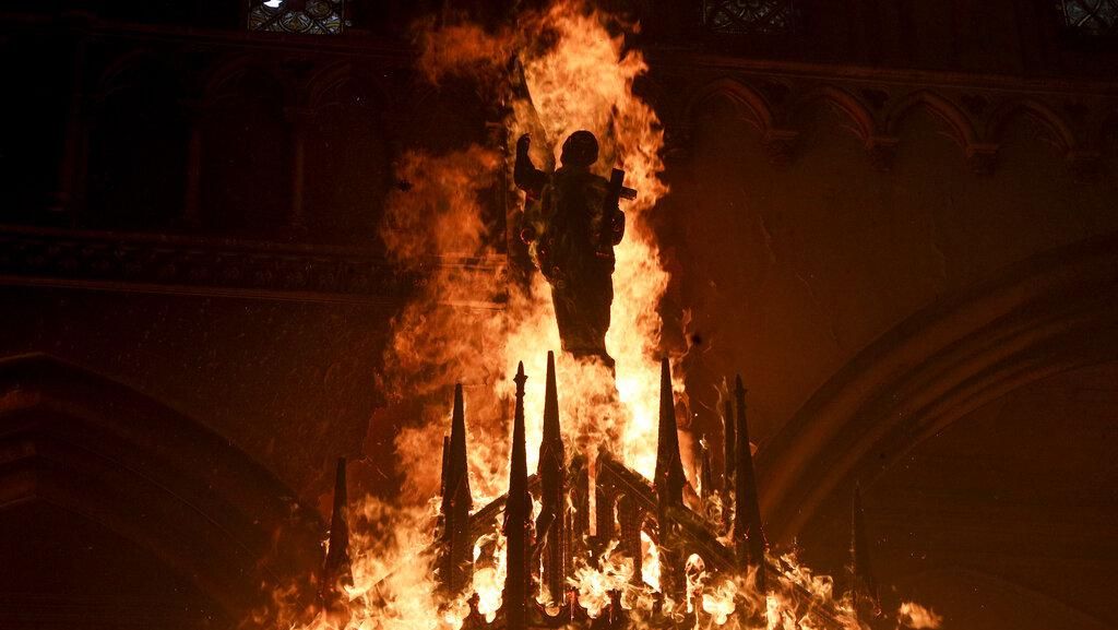 Chile Bergejolak, Dua Gereja Jadi Sasaran Pembakaran Demonstran