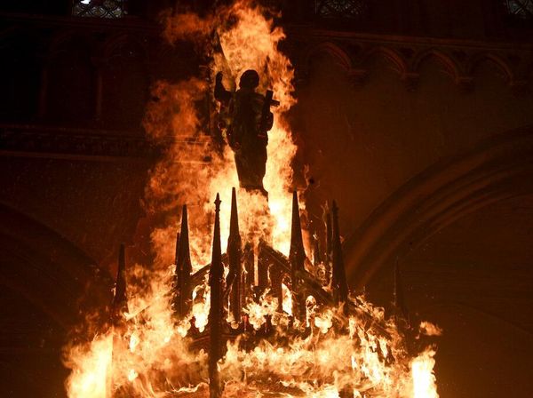 Chile Bergejolak, Dua Gereja Jadi Sasaran Pembakaran Demonstran