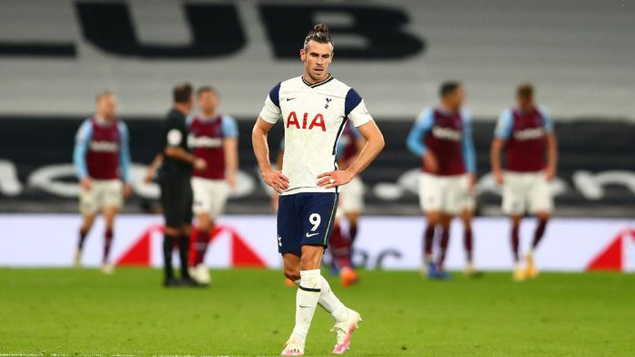 Gareth Bale LONDON, ENGLAND - OCTOBER 18: Gareth Bale of Tottenham Hotspur looks dejected after his team concede during the Premier League match between Tottenham Hotspur and West Ham United at Tottenham Hotspur Stadium on October 18, 2020 in London, England. Sporting stadiums around the UK remain under strict restrictions due to the Coronavirus Pandemic as Government social distancing laws prohibit fans inside venues resulting in games being played behind closed doors. (Photo by Clive Rose/Getty Images)