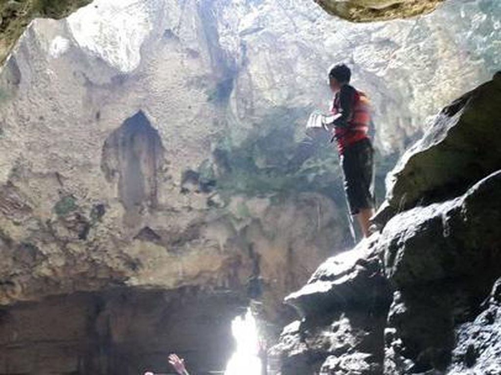 Serunya Basah-basahan di Goa Pindul Serunya Basah-basahan di Goa Pindul