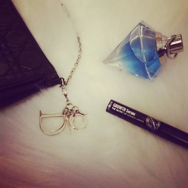 Produk drugstore yang berhasil menjadi serum bulu mata yang mampu bekerja efektif.