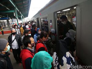 Roker Wajib Tahu! Jam Sibuk Pagi-Sore KRL Kini Bergeser