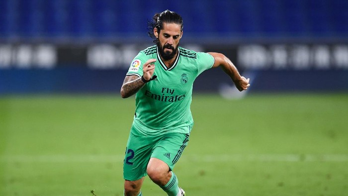 BARCELONA, SPAIN - JUNE 28: Isco of Real Madrid CF runs with the ball during the Liga match between RCD Espanyol and Real Madrid CF at RCDE Stadium on June 28, 2020 in Barcelona, Spain. (Photo by David Ramos/Getty Images)