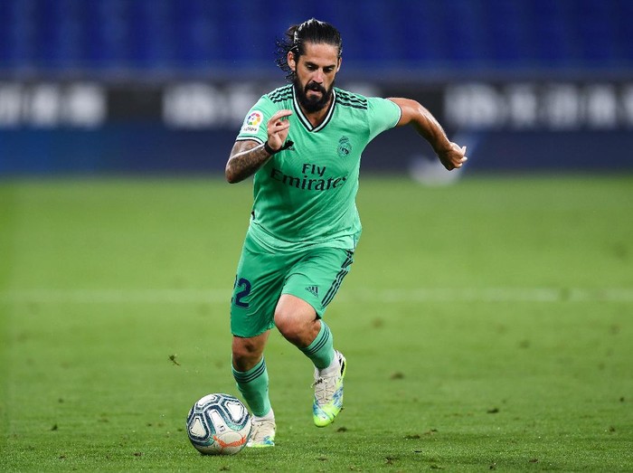 BARCELONA, SPAIN - JUNE 28: Isco of Real Madrid CF runs with the ball during the Liga match between RCD Espanyol and Real Madrid CF at RCDE Stadium on June 28, 2020 in Barcelona, Spain. (Photo by David Ramos/Getty Images)