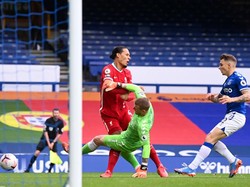 Rooney: Pickford Harusnya Dikartu Merah karena Terjang Van Dijk