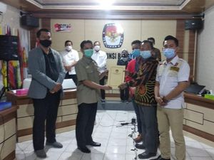 Jalankan Putusan Bawaslu, KPU Tetapkan Agusrin-Imron Peserta Pilgub Bengkulu Jalankan Putusan Bawaslu, KPU Tetapkan Agusrin-Imron Peserta Pilgub Bengkulu