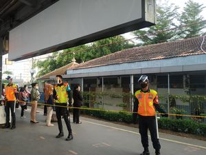 Jam Operasional KRL Normal Lagi, Antrean Penumpang Stasiun Bekasi Lancar