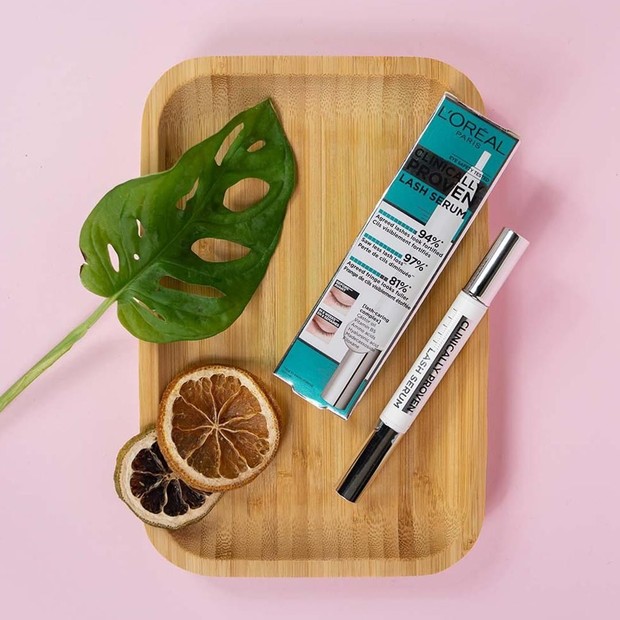 Produk keluaran L'oreal Paris ini bisa dijadikan base sebelum pemakaian maskara.