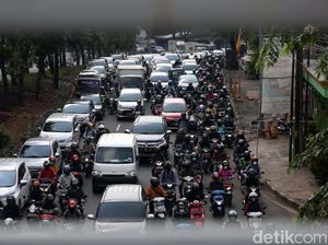 Macet Kembali Sapa Jakarta