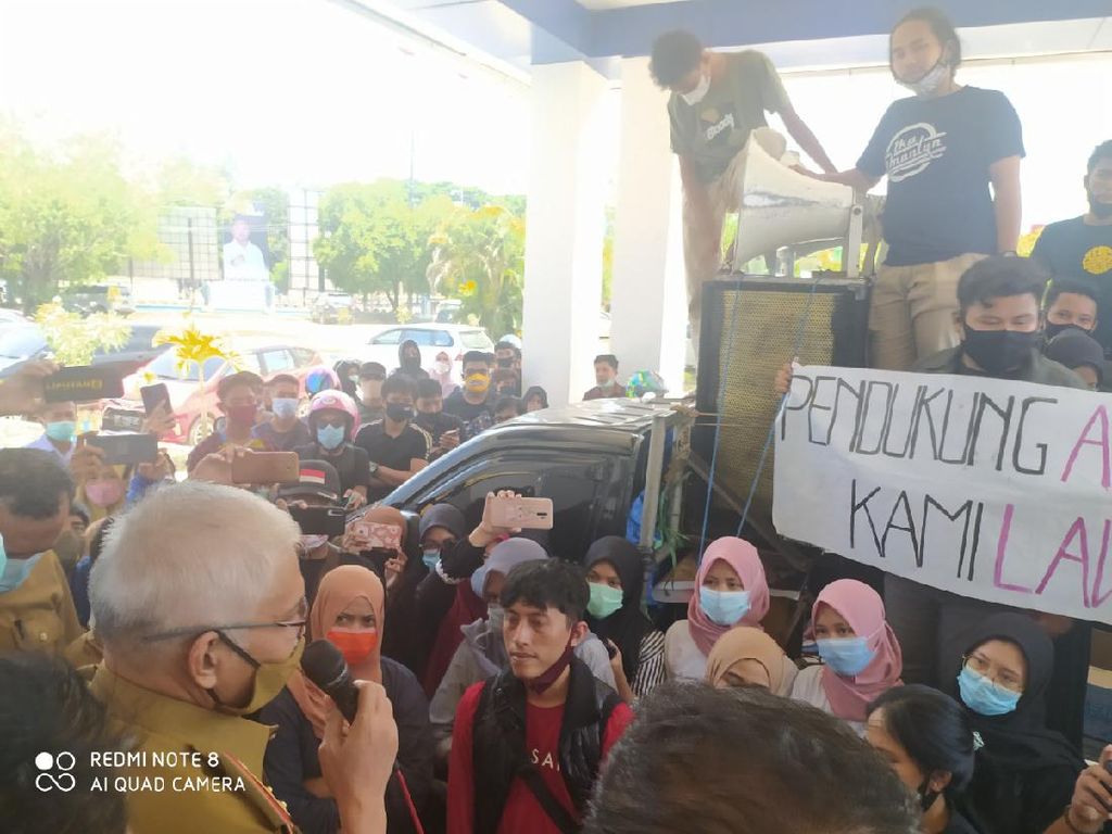 Kasus Dugaan Kepsek Cabul, Alumni-Siswa SMAN 9 Kendari Geruduk Kantor Disdik Kasus Dugaan Kepsek Cabul, Alumni-Siswa SMAN 9 Kendari Geruduk Kantor Disdik