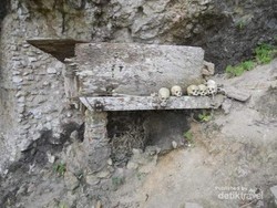 Foto: Pemakaman Gantung Tana Toraja