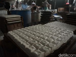 Geliat Pabrik Tahu Ditengah Pademi Geliat Pabrik Tahu Ditengah Pademi