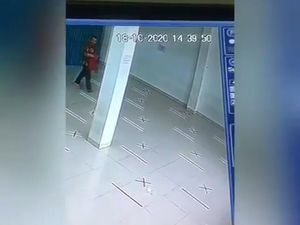 Pura-pura Salat, Pria Curi Tas di Masjid Cimahi Terekam CCTV