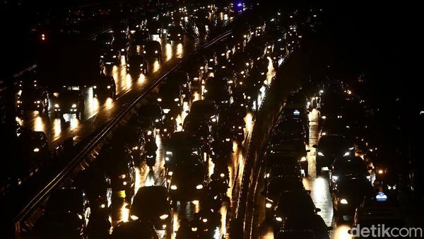 Potret Kemacetan Ibu Kota Usai Jakarta Diguyur Hujan