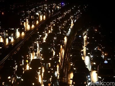 Potret Kemacetan Ibu Kota Usai Jakarta Diguyur Hujan