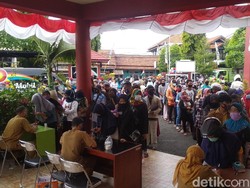 Daftar BPUM, Ratusan Warga Datangi Kantor Diskopdagperin Kuningan