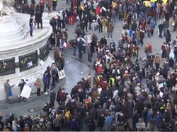 Video Ribuan Pendemo di Paris Kecam Pemenggalan Guru di Prancis