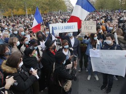 Polisi Prancis Buru Puluhan Orang yang Dukung Pemenggalan Guru