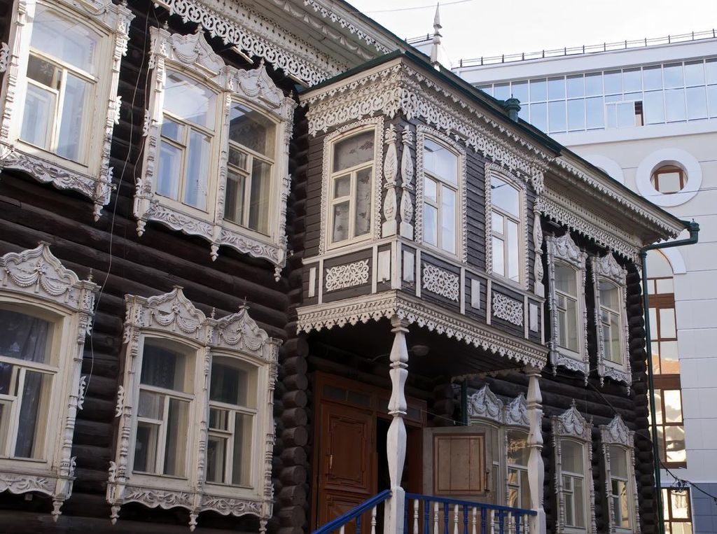 Rumah Kayu Bersejarah di Siberia yang Hidup Segan Mati Tak Mau
