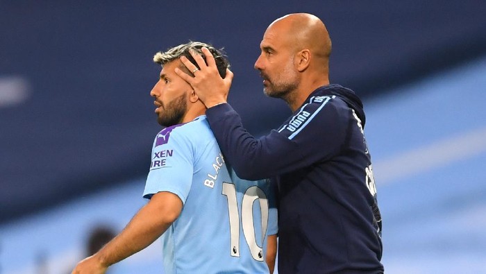 MANCHESTER, ENGLAND - JUNE 17: Pep Guardiola, Manager of Manchester City speaks to Sergio Aguero of Manchester City before he is subbed on during the Premier League match between Manchester City and Arsenal FC at Etihad Stadium on June 17, 2020 in Manchester, United Kingdom. (Photo by Laurence Griffiths/Getty Images)