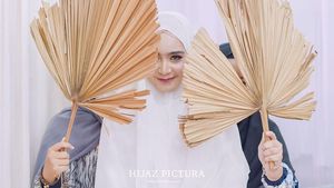 10 Gaya Selebgram Hijab Serell Thalib yang Baru Dinikahi Hafiz Quran Taqy Malik