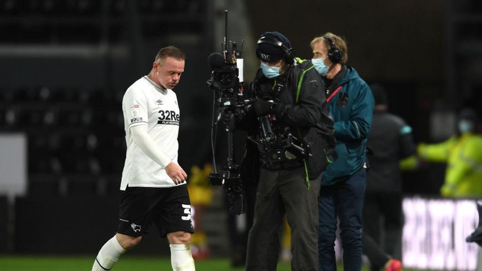 DERBY, ENGLAND - OCTOBER 16: Wayne Rooney of Derby County leaves the pitch following defeat during the Sky Bet Championship match between Derby County and Watford at Pride Park Stadium on October 16, 2020 in Derby, England. Sporting stadiums around the UK remain under strict restrictions due to the Coronavirus Pandemic as Government social distancing laws prohibit fans inside venues resulting in games being played behind closed doors. (Photo by Ross Kinnaird/Getty Images)