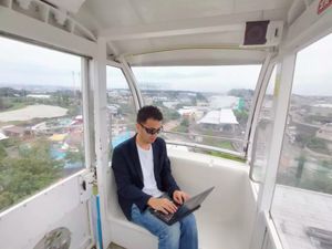 New Normal Unik di Jepang, Kerja Sambil Naik Bianglala New Normal Unik di Jepang, Kerja Sambil Naik Bianglala