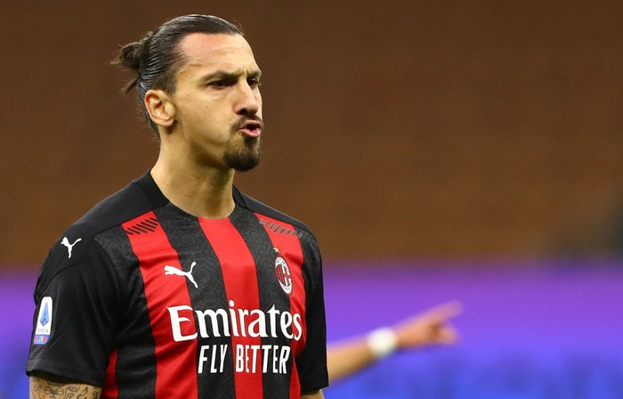 MILAN, ITALY - OCTOBER 17:  Zlatan Ibrahimovic of AC Milan reacts during the Serie A match between FC Internazionale and AC Milan at Stadio Giuseppe Meazza on October 17, 2020 in Milan, Italy.  (Photo by Marco Luzzani/Getty Images)