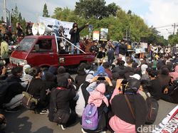Aksi Demo di Bundaran UGM Berlangsung Damai