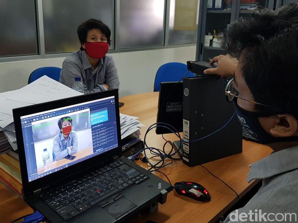 Mahasiswa di Semarang Bikin Alat Deteksi Orang Tanpa Masker Mahasiswa di Semarang Bikin Alat Deteksi Orang Tanpa Masker