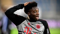 8. Posisi full back kiri jadi milik Alphonso Davies (Bayern Munich), yang estimasi valuasinya berkisar 80 juta euro. (Foto: Getty Images/Pool)