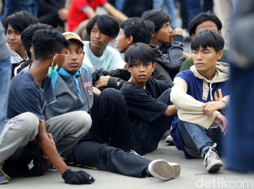 Masih Ada Anak di Bawah Umur Ikut Demo di Patung Kuda Masih Ada Anak di Bawah Umur Ikut Demo di Patung Kuda