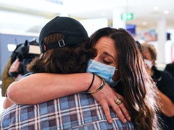 Momen Haru Saat Travel Bubble Pertemukan Ikatan yang Terpisah