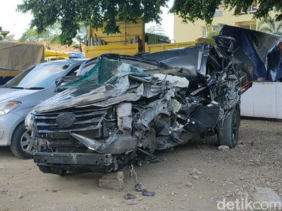 Begini Kondisi Mobil Nahas yang Tewaskan Ketua Gerindra Pekalongan