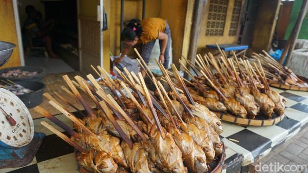 Belasan Ton Ikan Asap Diproduksi di Tempat Ini Lho