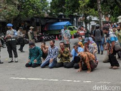 Gugatan Dampak Pembangunan Bendungan Bagong Dikabulkan, Warga Sujud Syukur