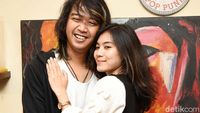 Kemesraan Bojes AFI dan Sang Istri
