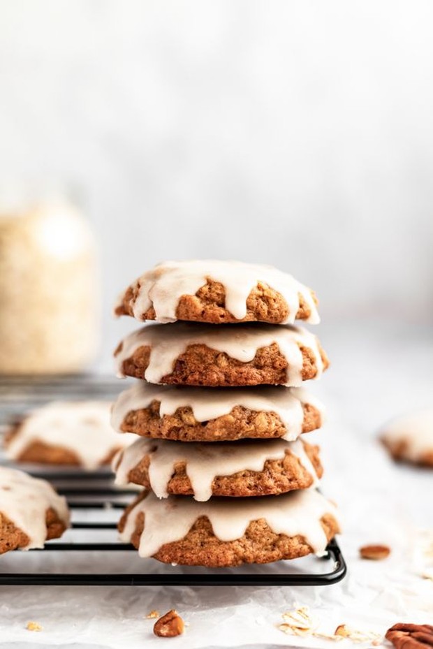 Brown butter maple outmeal cookies/pinterest.com/moniquevolz Mempunyai tekstur renyah diluar, kenyal ditengah dan sedikit asin diluar.