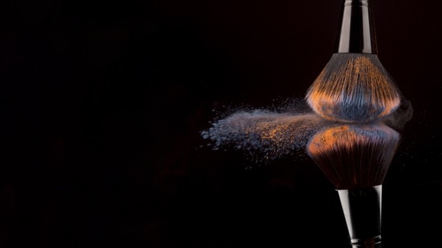 Brush makeup kotor/ sumber: freepik.com Keringkan brush makeup secara natural tanpa menggunakan pengering.