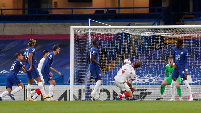 LONDON, ENGLAND - OCTOBER 17: Jannik Vestergaard of Southampton scores his teams third goal during the Premier League match between Chelsea and Southampton at Stamford Bridge on October 17, 2020 in London, England. Sporting stadiums around the UK remain under strict restrictions due to the Coronavirus Pandemic as Government social distancing laws prohibit fans inside venues resulting in games being played behind closed doors. (Photo by Matthew Childs - Pool/Getty Images)
