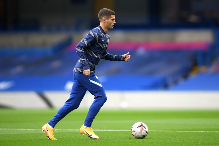 LONDON, ENGLAND - OCTOBER 17: Christian Pulisic of Chelsea warms up prior to the Premier League match between Chelsea and Southampton at Stamford Bridge on October 17, 2020 in London, England. Sporting stadiums around the UK remain under strict restrictions due to the Coronavirus Pandemic as Government social distancing laws prohibit fans inside venues resulting in games being played behind closed doors. (Photo by Mike Hewitt/Getty Images)