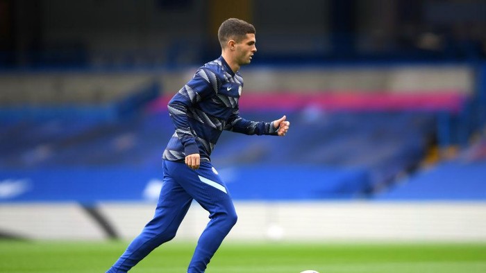 LONDON, ENGLAND - OCTOBER 17: Christian Pulisic of Chelsea warms up prior to the Premier League match between Chelsea and Southampton at Stamford Bridge on October 17, 2020 in London, England. Sporting stadiums around the UK remain under strict restrictions due to the Coronavirus Pandemic as Government social distancing laws prohibit fans inside venues resulting in games being played behind closed doors. (Photo by Mike Hewitt/Getty Images)