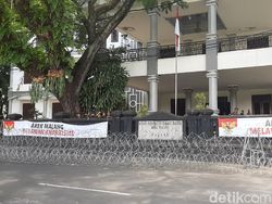 DPRD dan Balai Kota Malang Dipasang Kawat Berduri Jelang Demo