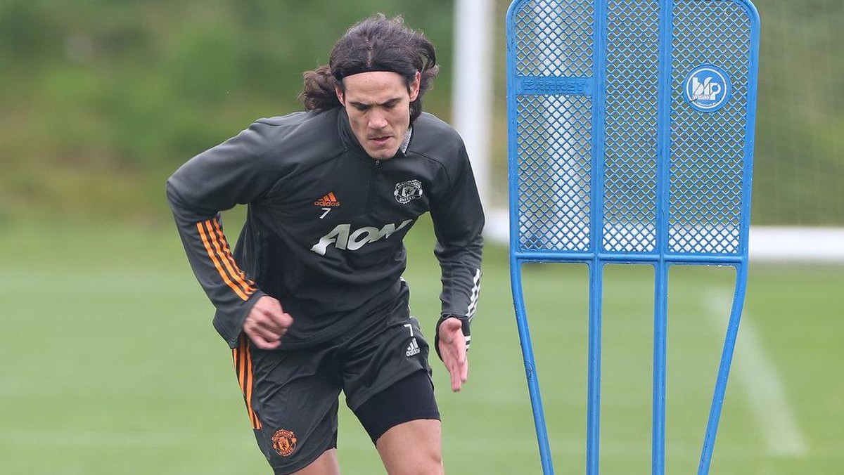 Edinson Cavani belum bisa merumput untuk Manchester United. (Foto: Twitter @ManUtd)