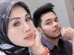 Elly Sugigi Tunggu Restu Anak Agar Bisa Dinikahi Berondong