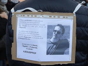 Pemenggal Guru di Paris Sempat Hubungi Ayah Salah Satu Murid Sebelum Beraksi Pemenggal Guru di Paris Sempat Hubungi Ayah Salah Satu Murid Sebelum Beraksi
