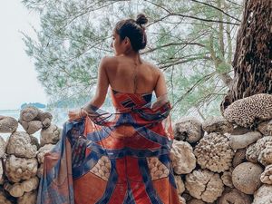 Gisel Pamer Punggung Berotot