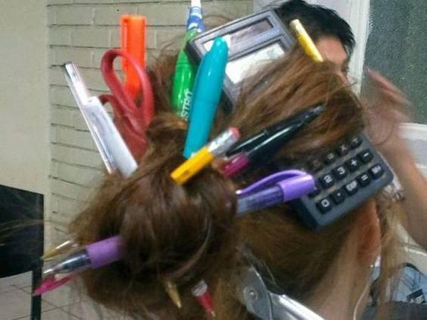 10 Cara Ikat Rambut Kelewat Kreatif, Ada yang Ekstrem Pakai Ular