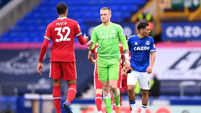 LIVERPOOL, ENGLAND - OCTOBER 17: Joel Matip of Liverpool and Jordan Pickford of Everton interact following the Premier League match between Everton and Liverpool at Goodison Park on October 17, 2020 in Liverpool, England. Sporting stadiums around the UK remain under strict restrictions due to the Coronavirus Pandemic as Government social distancing laws prohibit fans inside venues resulting in games being played behind closed doors. (Photo by Peter Byrne - Pool/Getty Images)