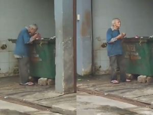 Miris! Kakek Ini Pungut Sisa Makanan dari Tempat Sampah Miris! Kakek Ini Pungut Sisa Makanan dari Tempat Sampah